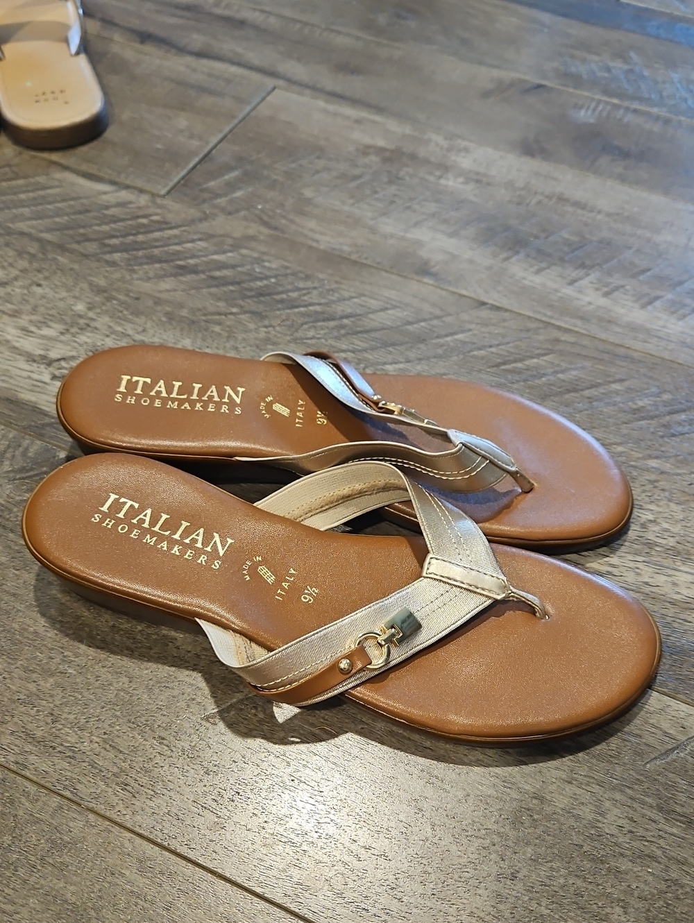 Italian Shoemakers Gold-Tone Leather Thong Sandals 9.5